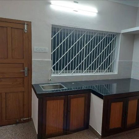 Home At Guruvayur 2 Ac Room,1 Single Bed,Kitchen المظهر الخارجي الصورة