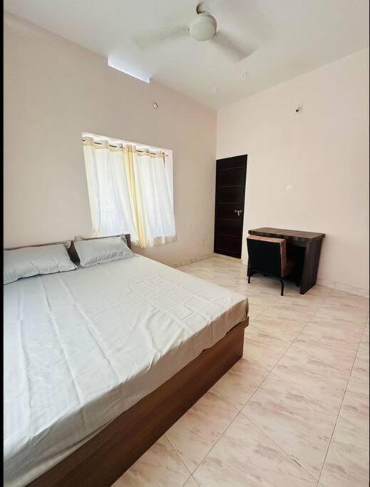 Home At Guruvayur 2 Ac Room,1 Single Bed,Kitchen المظهر الخارجي الصورة